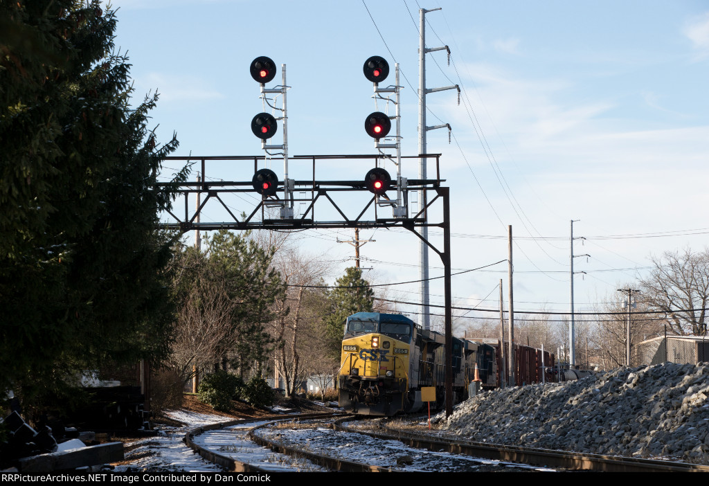 CSXT 465 Leads M426 at CPF-BY